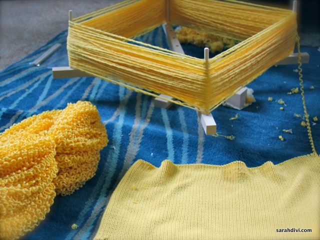 Unwinding a Sweater on a Swift from SarahDivi.com