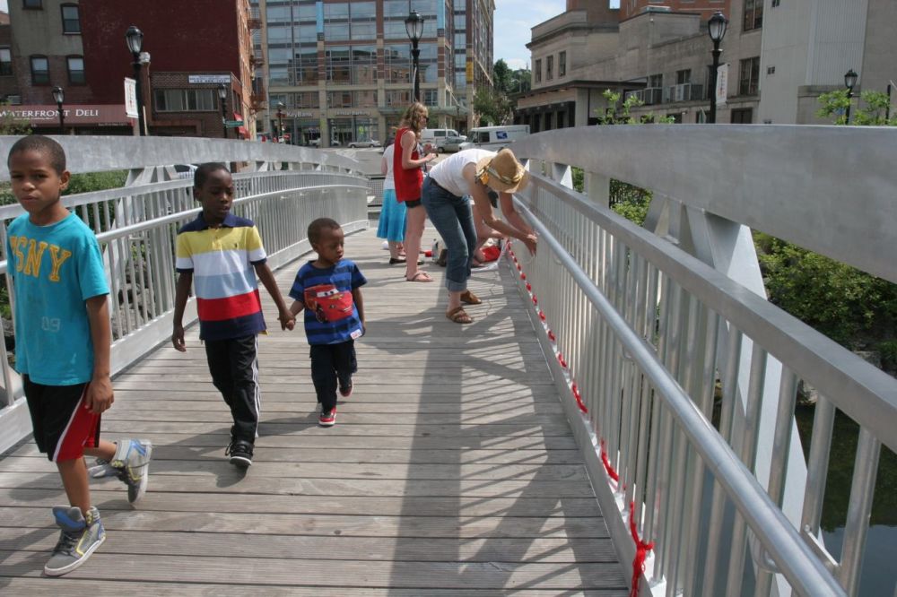 Yonkers Yarn Bombing | SarahDivi.com | Photo by Lester Millman